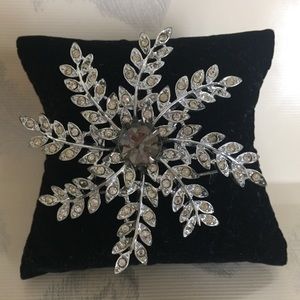 Vintage Sarah Coventry Brooch-silver